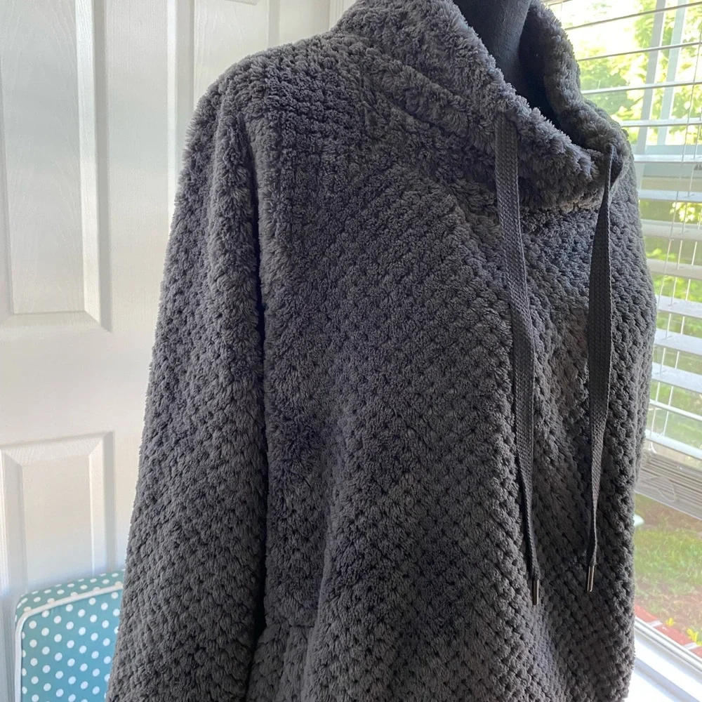 Fleece pullover - Picture 3 of 3